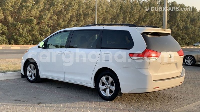 Big with watermark toyota sienna ashanti import dubai 41912