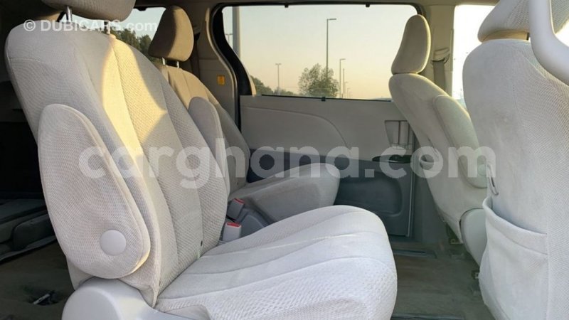 Big with watermark toyota sienna ashanti import dubai 41912