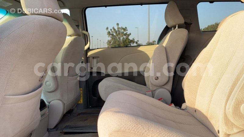 Big with watermark toyota sienna ashanti import dubai 41912