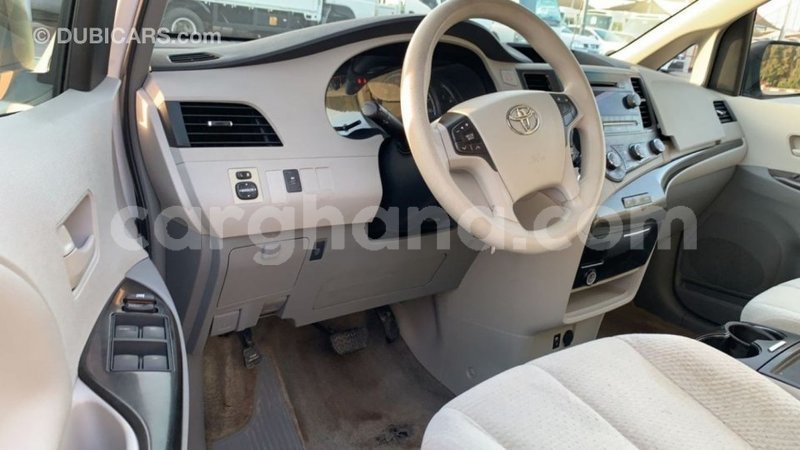 Big with watermark toyota sienna ashanti import dubai 41912