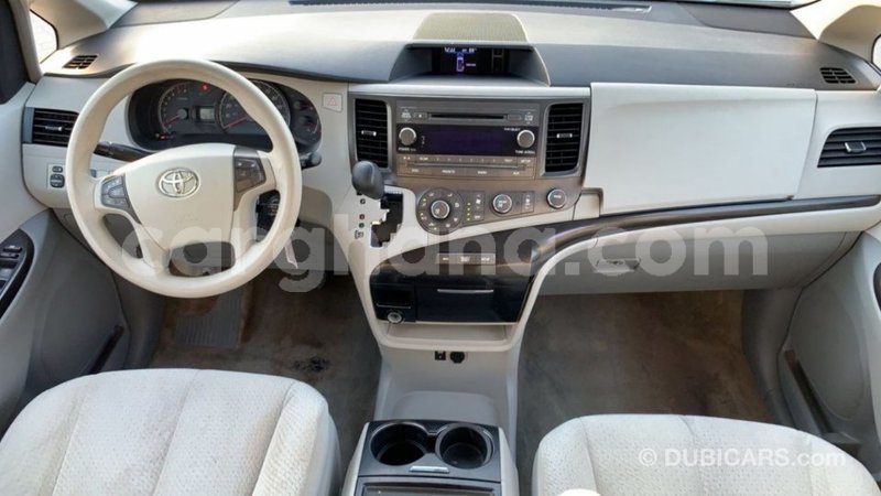 Big with watermark toyota sienna ashanti import dubai 41912