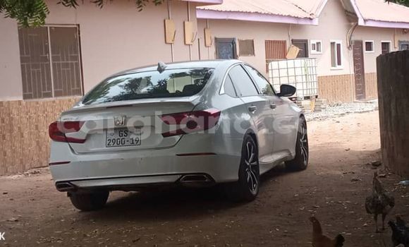Ra Àlòkù Honda Accord funfun Ọkọ̀ in Accra ni Greater Accra Ra Àlòkù Honda Accord funfun Ọkọ̀ in Accra ni Greater Accra