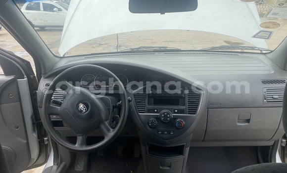 Sayi Na hannu Kia Carens Azurfa Mota in Accra a Greater Accra Sayi Na hannu Kia Carens Azurfa Mota in Accra a Greater Accra