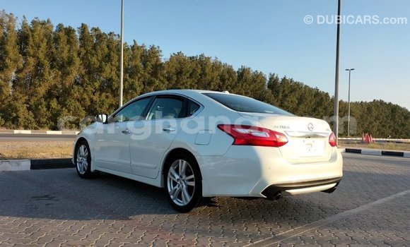 Buy Import Nissan Altima White Car in Import - Dubai in Ashanti Buy Import Nissan Altima White Car in Import - Dubai in Ashanti