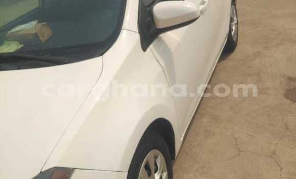 Ra Imported Toyota Corolla funfun Ọkọ̀ in Accra ni Greater Accra