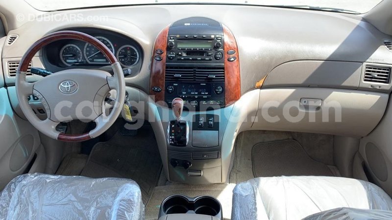 Big with watermark toyota sienna ashanti import dubai 42025