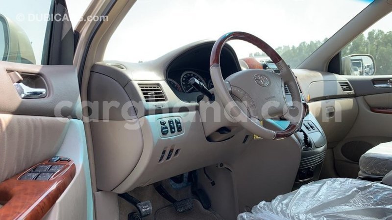 Big with watermark toyota sienna ashanti import dubai 42025