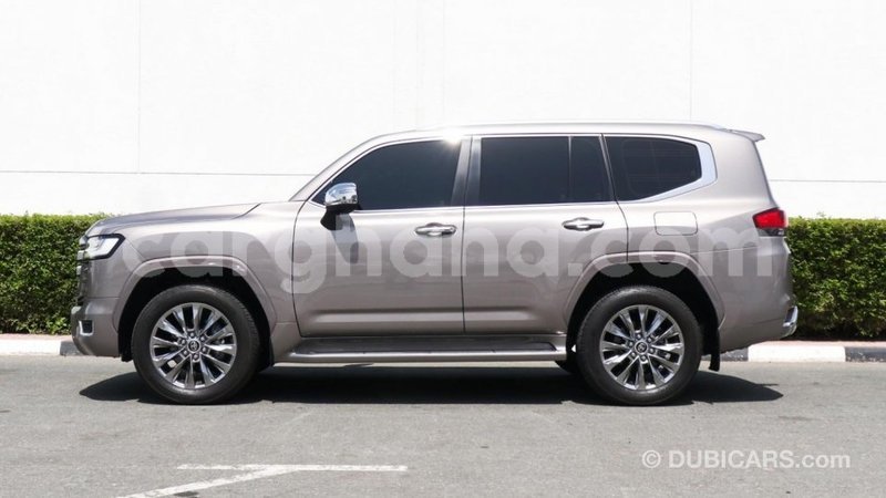 Big with watermark toyota land cruiser ashanti import dubai 42028