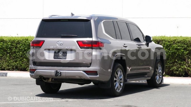 Big with watermark toyota land cruiser ashanti import dubai 42028