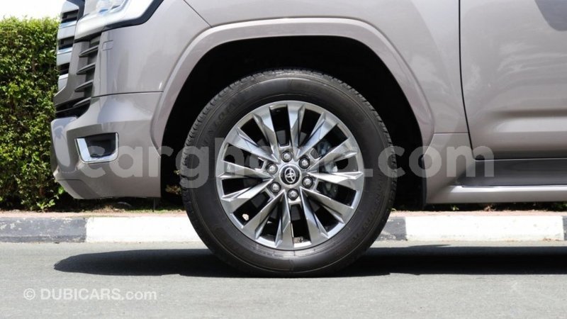 Big with watermark toyota land cruiser ashanti import dubai 42028