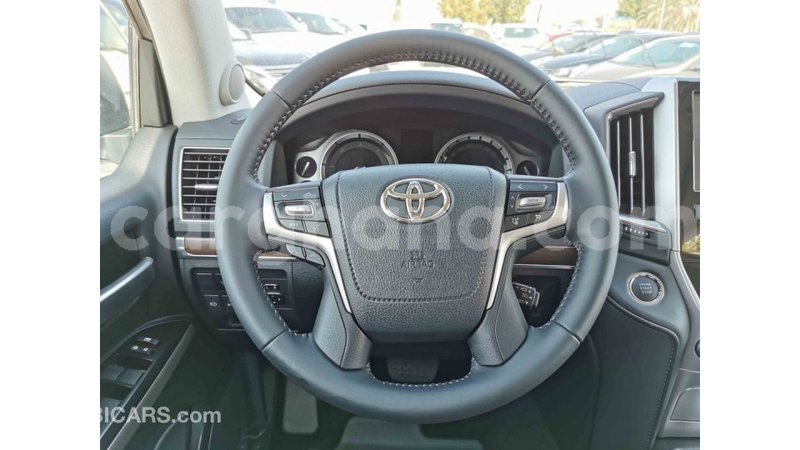 Big with watermark toyota land cruiser ashanti import dubai 42033