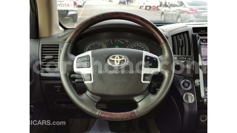 Big with watermark toyota land cruiser ashanti import dubai 42035