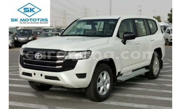 Ra Imported Toyota Land Cruiser funfun Ọkọ̀ in Import - Dubai ni Ashanti
