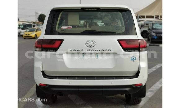 Sayi Imported Toyota Land Cruiser White Mota in Import - Dubai a Ashanti Sayi Imported Toyota Land Cruiser White Mota in Import - Dubai a Ashanti