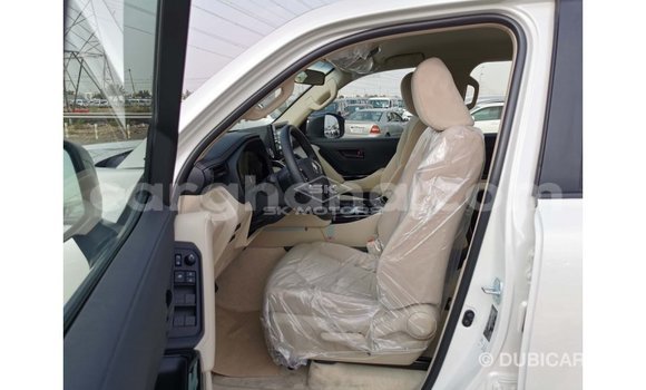 Sayi Imported Toyota Land Cruiser White Mota in Import - Dubai a Ashanti Sayi Imported Toyota Land Cruiser White Mota in Import - Dubai a Ashanti
