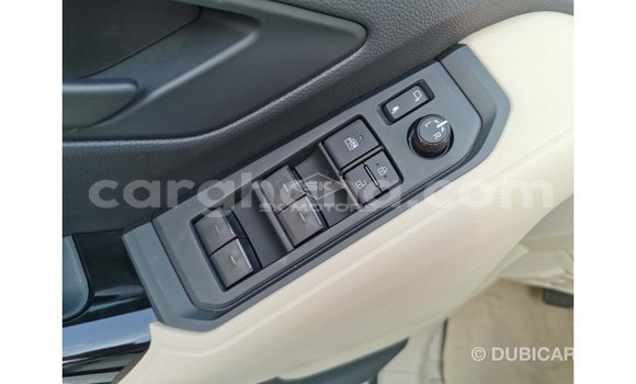 Sayi Imported Toyota Land Cruiser White Mota in Import - Dubai a Ashanti Sayi Imported Toyota Land Cruiser White Mota in Import - Dubai a Ashanti