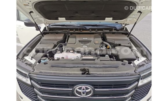 Sayi Imported Toyota Land Cruiser White Mota in Import - Dubai a Ashanti Sayi Imported Toyota Land Cruiser White Mota in Import - Dubai a Ashanti