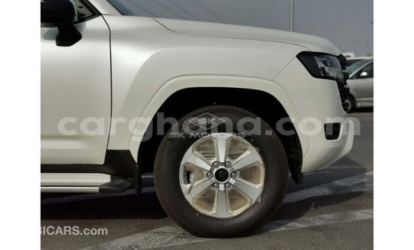Sayi Imported Toyota Land Cruiser White Mota in Import - Dubai a Ashanti Sayi Imported Toyota Land Cruiser White Mota in Import - Dubai a Ashanti