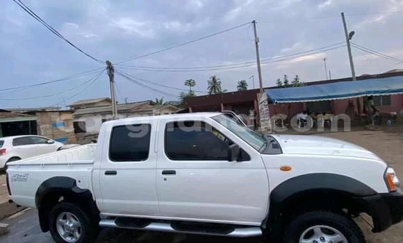 Ra Àlòkù Nissan Hardbody funfun Ọkọ̀ in Accra ni Greater Accra Ra Àlòkù Nissan Hardbody funfun Ọkọ̀ in Accra ni Greater Accra