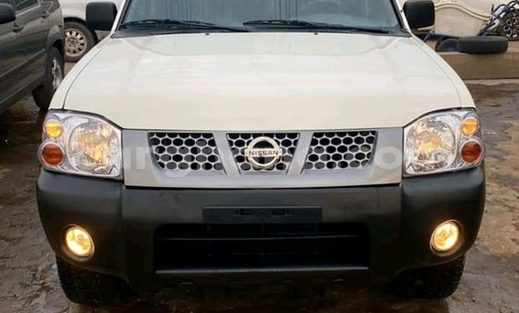 Ra Àlòkù Nissan Hardbody funfun Ọkọ̀ in Accra ni Greater Accra Ra Àlòkù Nissan Hardbody funfun Ọkọ̀ in Accra ni Greater Accra