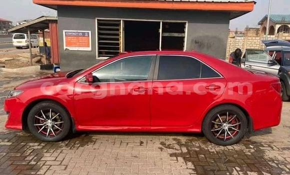 Ra Àlòkù Toyota Camry Red Ọkọ̀ in Accra ni Greater Accra