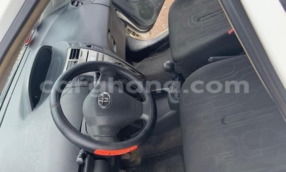 Ra Àlòkù Toyota Yaris funfun Ọkọ̀ in Sekondi–Takoradi Metropolitan ni Oorun Ra Àlòkù Toyota Yaris funfun Ọkọ̀ in Sekondi–Takoradi Metropolitan ni Oorun