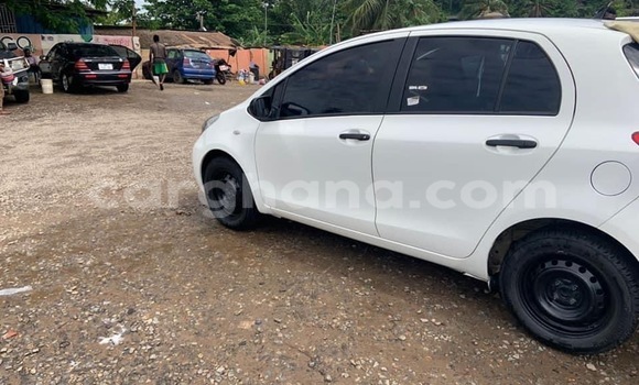 Ra Àlòkù Toyota Yaris funfun Ọkọ̀ in Sekondi–Takoradi Metropolitan ni Oorun Ra Àlòkù Toyota Yaris funfun Ọkọ̀ in Sekondi–Takoradi Metropolitan ni Oorun