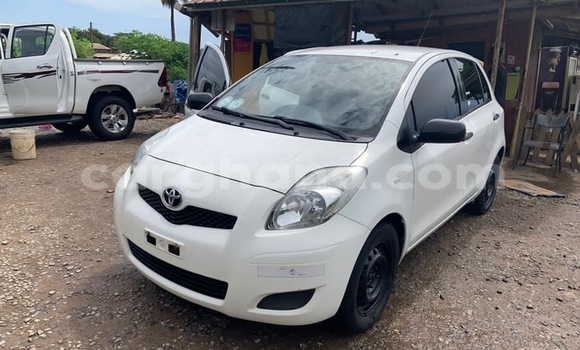 Ra Àlòkù Toyota Yaris funfun Ọkọ̀ in Sekondi–Takoradi Metropolitan ni Oorun Ra Àlòkù Toyota Yaris funfun Ọkọ̀ in Sekondi–Takoradi Metropolitan ni Oorun