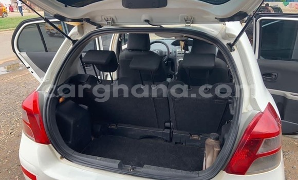 Ra Àlòkù Toyota Yaris funfun Ọkọ̀ in Sekondi–Takoradi Metropolitan ni Oorun Ra Àlòkù Toyota Yaris funfun Ọkọ̀ in Sekondi–Takoradi Metropolitan ni Oorun