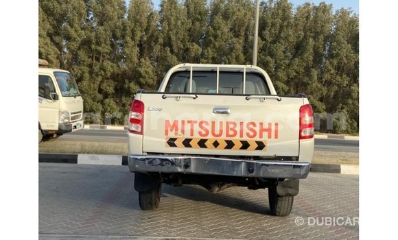 Ra Imported Mitsubishi L200 funfun Ọkọ̀ in Import - Dubai ni Ashanti Ra Imported Mitsubishi L200 funfun Ọkọ̀ in Import - Dubai ni Ashanti