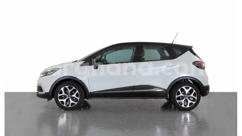 Big with watermark renault captur ashanti import dubai 42168