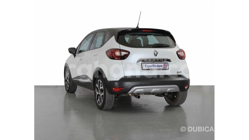 Big with watermark renault captur ashanti import dubai 42168