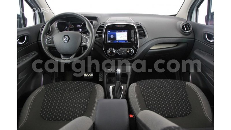 Big with watermark renault captur ashanti import dubai 42168