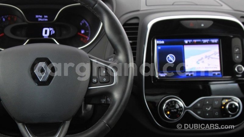 Big with watermark renault captur ashanti import dubai 42168