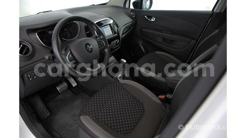 Big with watermark renault captur ashanti import dubai 42168