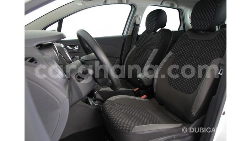 Big with watermark renault captur ashanti import dubai 42168