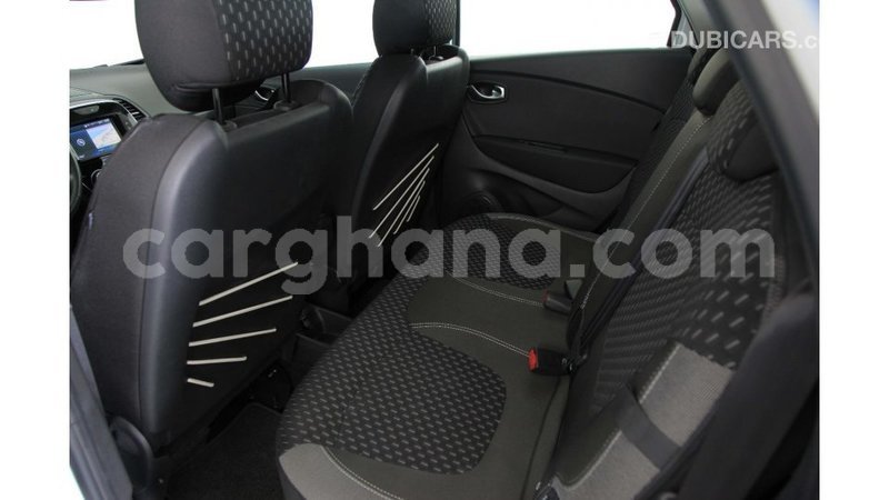 Big with watermark renault captur ashanti import dubai 42168