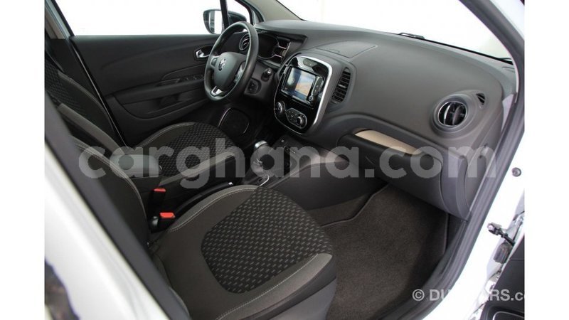 Big with watermark renault captur ashanti import dubai 42168