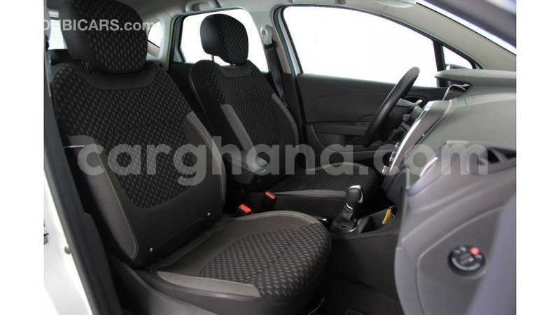 Big with watermark renault captur ashanti import dubai 42168