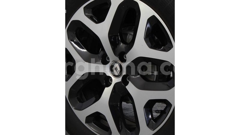 Big with watermark renault captur ashanti import dubai 42168