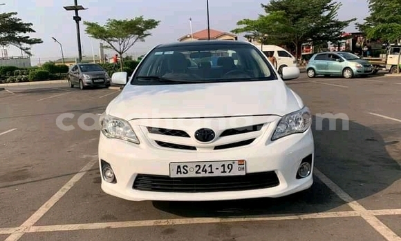 Ra Àlòkù Toyota Corolla funfun Ọkọ̀ in Accra ni Greater Accra