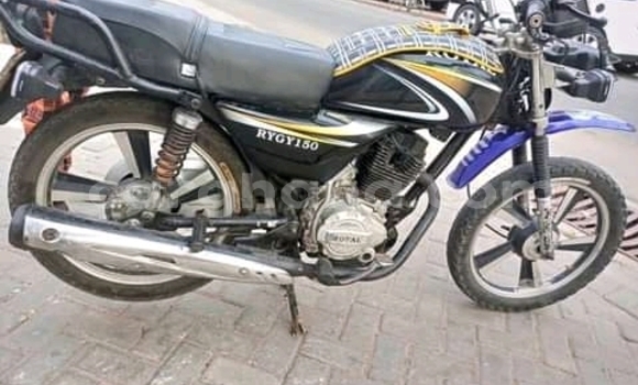 Ra Àlòkù Royal Enfield CLASSIC Blue Mọto in Accra ni Greater Accra