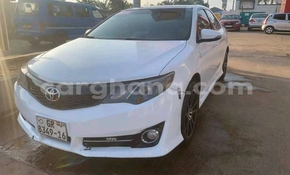Sayi Na hannu Toyota Camry White Mota in Accra a Greater Accra Sayi Na hannu Toyota Camry White Mota in Accra a Greater Accra