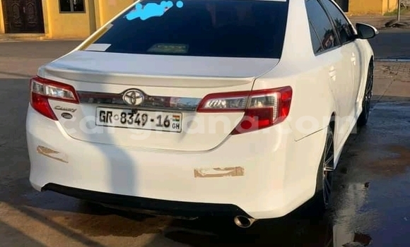Sayi Na hannu Toyota Camry White Mota in Accra a Greater Accra Sayi Na hannu Toyota Camry White Mota in Accra a Greater Accra