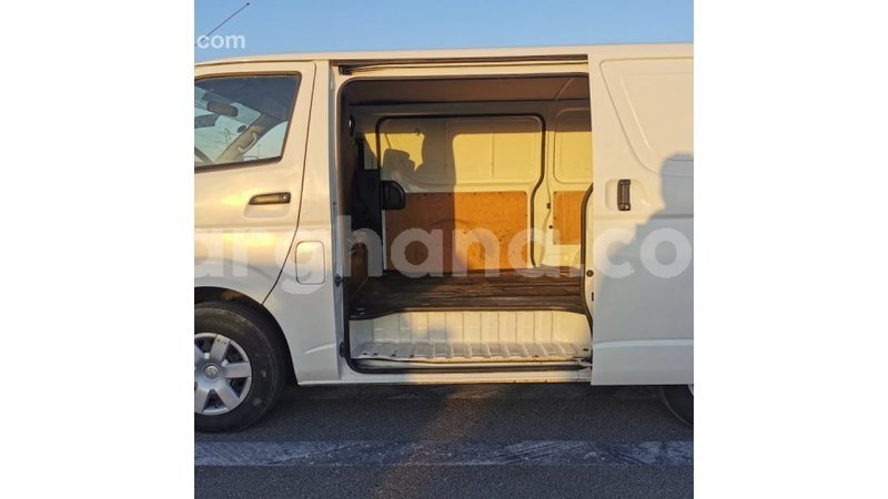 Big with watermark toyota hiace ashanti import dubai 42210