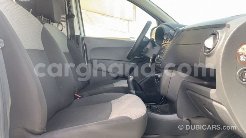 Big with watermark renault 6 ashanti import dubai 42215