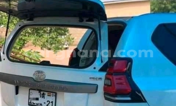 Sayi Na hannu Toyota Land Cruiser Prado White Mota in Accra a Greater Accra Sayi Na hannu Toyota Land Cruiser Prado White Mota in Accra a Greater Accra