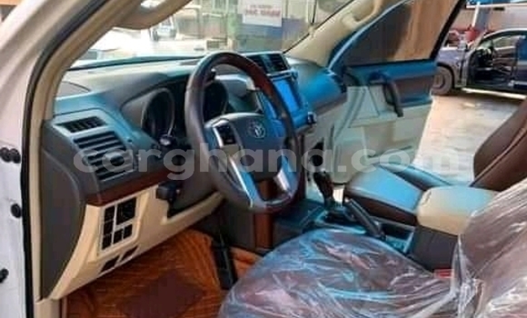 Sayi Na hannu Toyota Land Cruiser Prado White Mota in Accra a Greater Accra Sayi Na hannu Toyota Land Cruiser Prado White Mota in Accra a Greater Accra