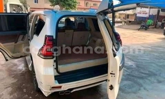 Sayi Na hannu Toyota Land Cruiser Prado White Mota in Accra a Greater Accra Sayi Na hannu Toyota Land Cruiser Prado White Mota in Accra a Greater Accra