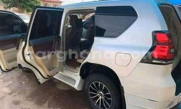 Sayi Na hannu Toyota Land Cruiser Prado White Mota in Accra a Greater Accra Sayi Na hannu Toyota Land Cruiser Prado White Mota in Accra a Greater Accra